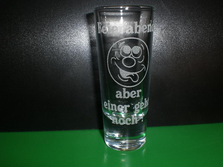 alt=”Schnapsglas-Likörglas mit Gravur
